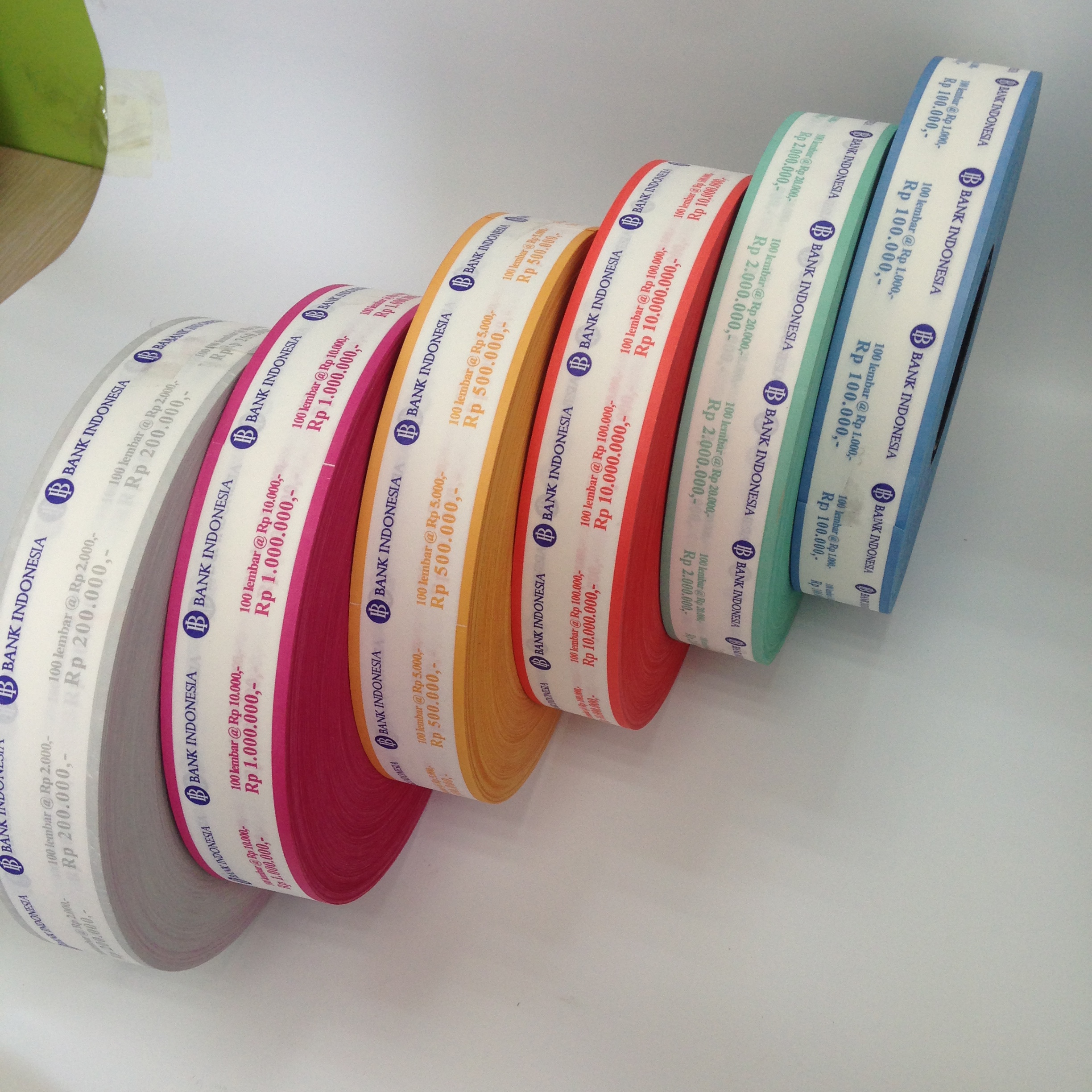 Bleached converting craft coated with low density polyethylene paper tape roll